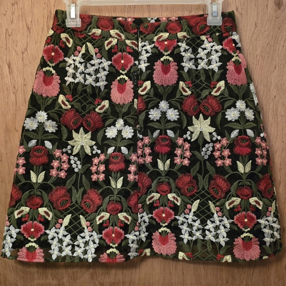 Lucy Paris Womens Size Small Embroidered Rose Floral Black Mini Skirt - Picture 3 of 8